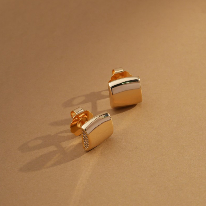 SMOOTH SQUARE EARRING AND GOLD PLATED ZIRCONIA2